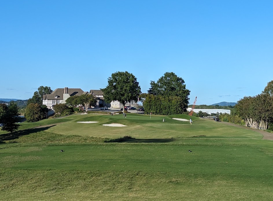 A photo of Chattanooga Golf and Country Club at the eighteenth hole.