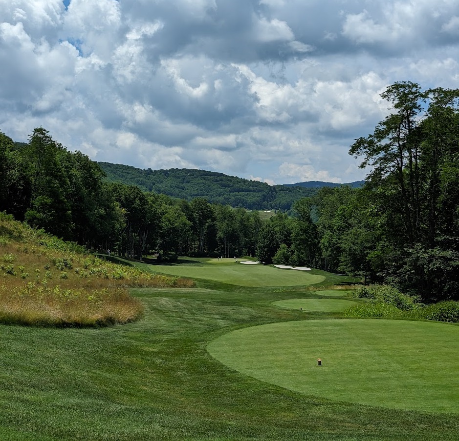 The fourteenth hole at Diamond Creek Golf Club