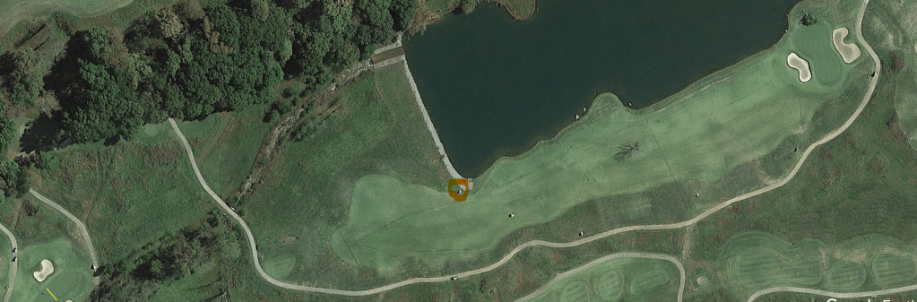 An overhead view of the seventeenth hole at GreyStone Golf Club