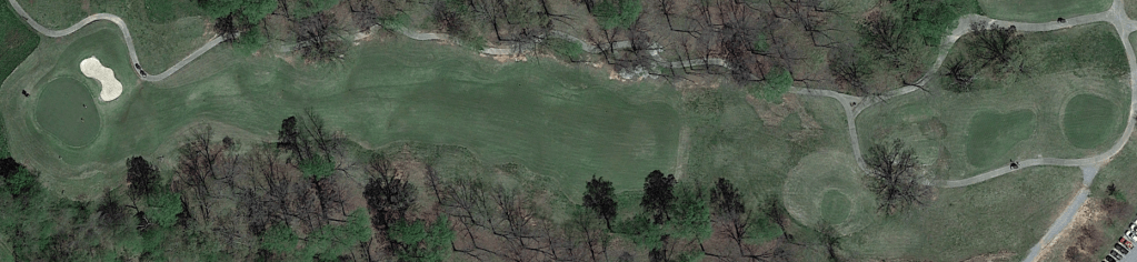 An overhead view of the first hole at GreyStone Golf Club